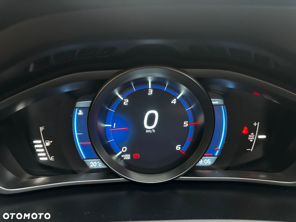 Volvo V40 D2 R-Design - 9