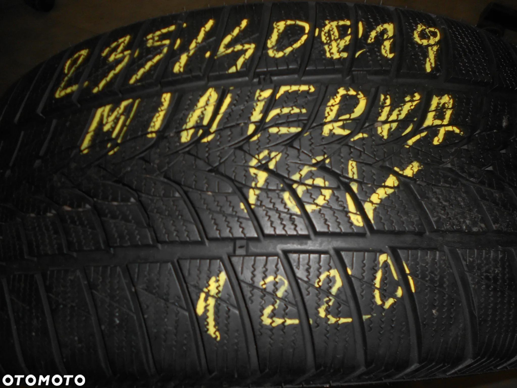 OPONA POJEDYNKA 235/40R19 MINERVA FROSTRACK UHP DOT 1220 8MM - 1