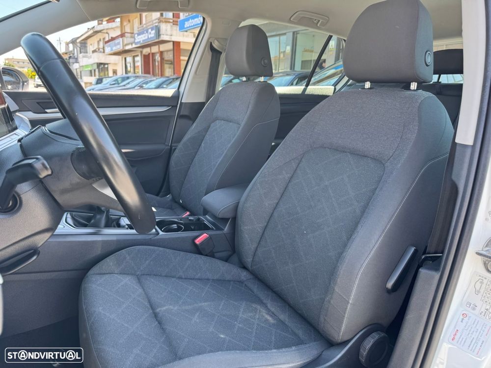 VW Golf 2.0 TDI Conceptline - 10