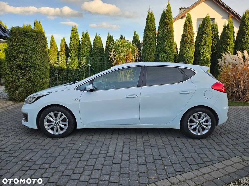 Kia Ceed 1.6 CRDi 136 ISG Dream Team Edition - 6