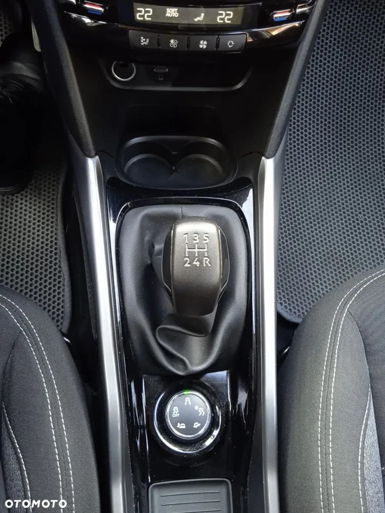 Peugeot 2008 1.2 Pure Tech Style S&S - 28