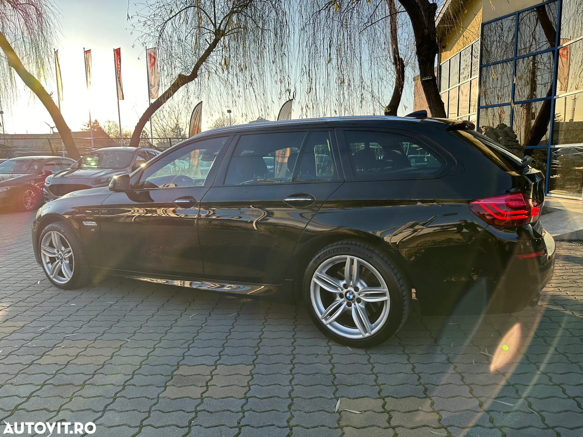 BMW Seria 5 535d xDrive Touring Sport-Aut. - 14