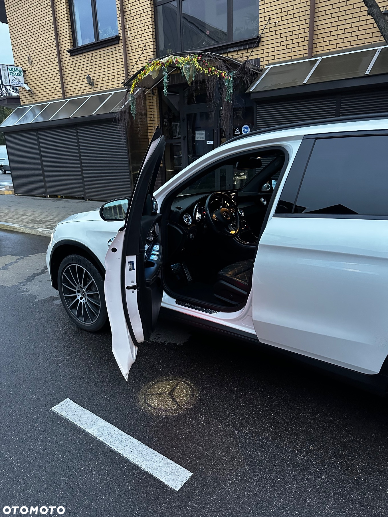 Mercedes-Benz GLC 300 4Matic 9G-TRONIC AMG Line - 13