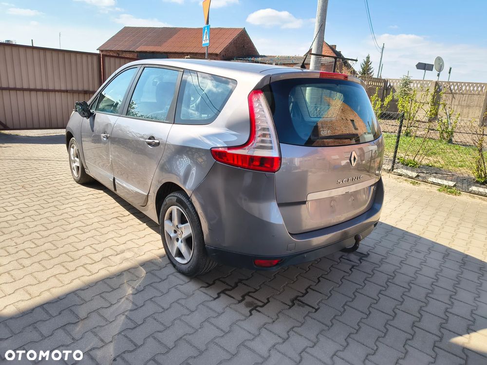 Renault Grand Scenic - 10