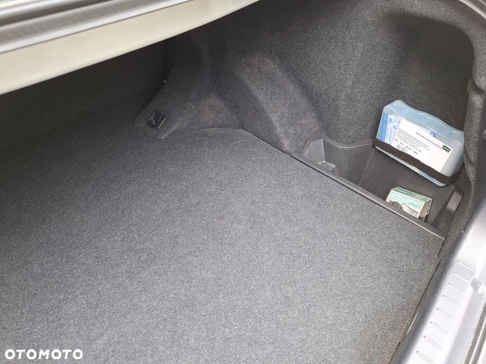 Toyota Avensis 1.8 VVT-i Sol - 14