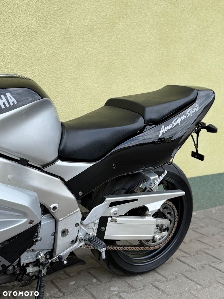 Yamaha Thunderace - 32