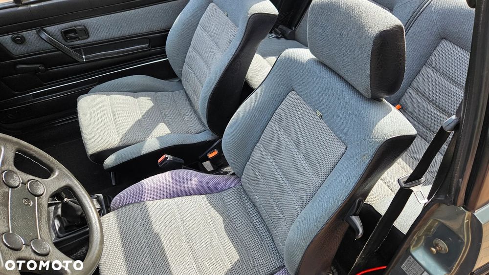 Volkswagen Golf 1.6 / 1.6 C - 21