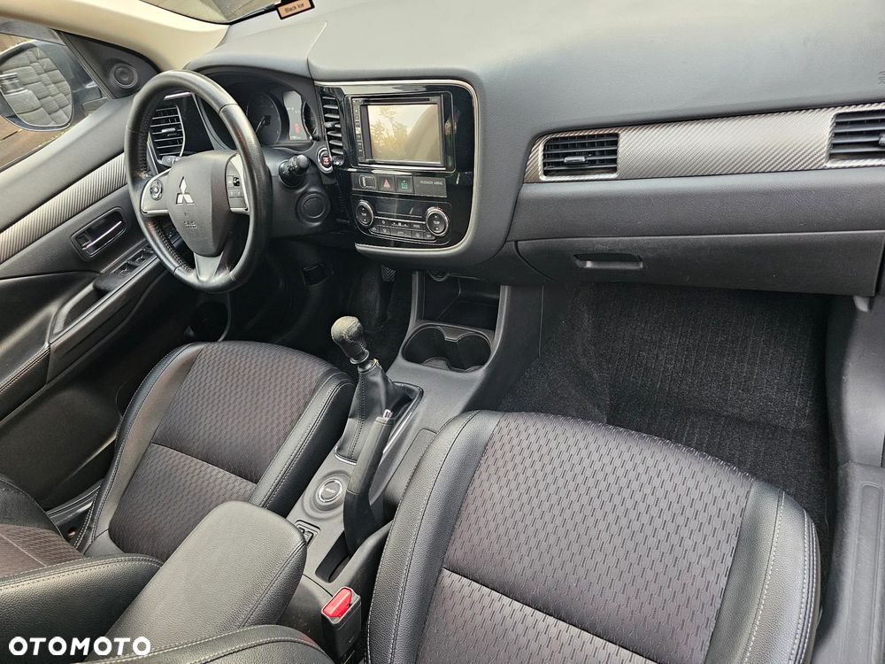 Mitsubishi Outlander 2.2 DI-D 4WD Diamant Edition - 9