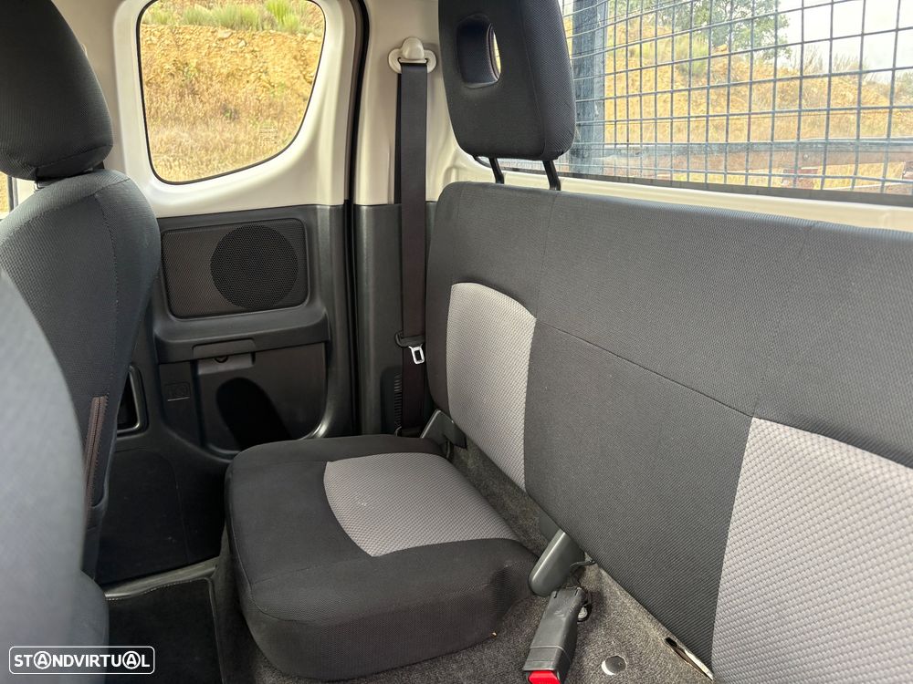 Mitsubishi L200 2.4 DI-D CD Campera Space Cab 3L 4WD - 14