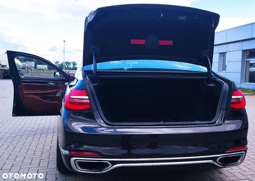 BMW Seria 7 750Li xDrive - 12