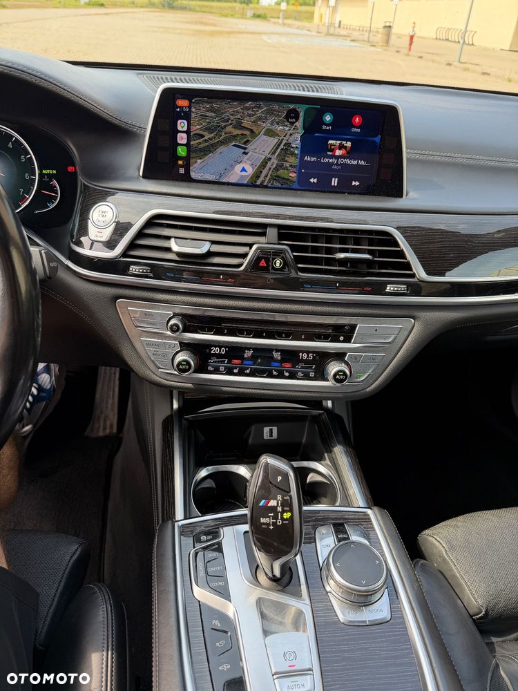 BMW Seria 7 750Li xDrive - 11