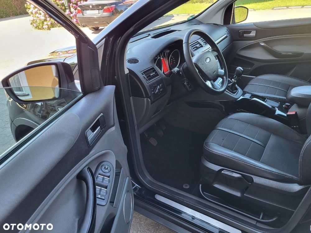 Ford Kuga - 24
