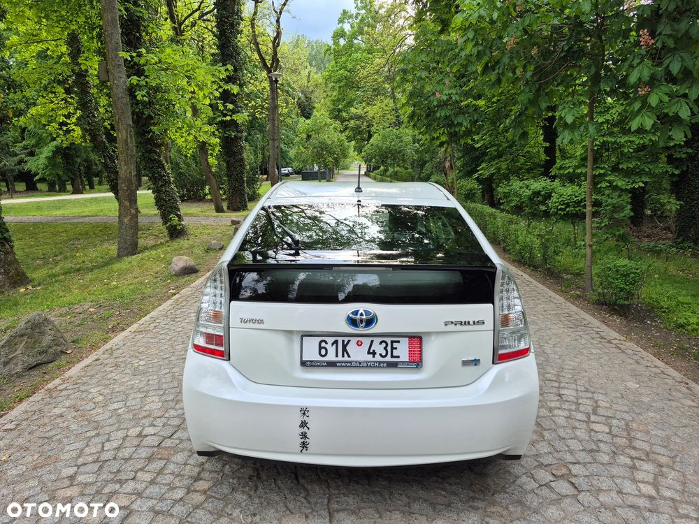 Toyota Prius (Hybrid) Executive - 6