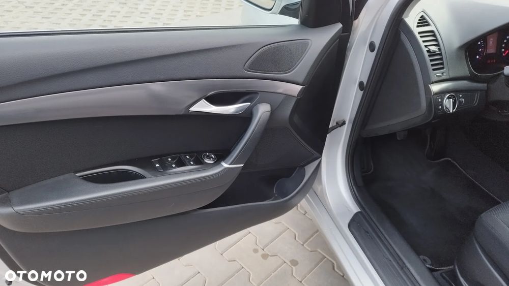 Hyundai i40 Kombi blue 1.6 Family - 35