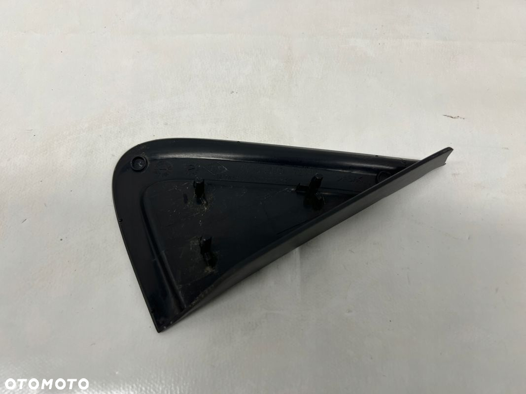 Twingo III trójkąt osłona błotnika lewy tył 833317239R - 2