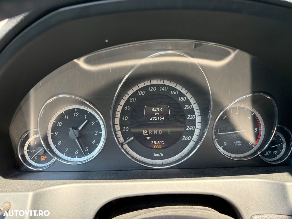 Mercedes-Benz E 220 CDI DPF BlueEFFICIENCY 7G-TRONIC Avantgarde - 10