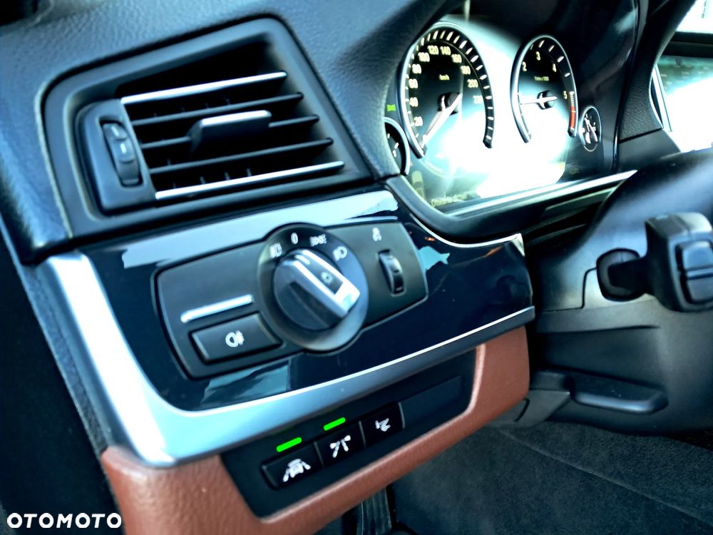 BMW Seria 5 525d Sport-Aut Luxury Line - 8
