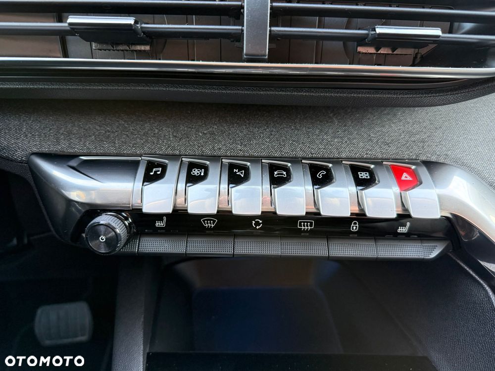 Peugeot 3008 1.5 BlueHDi Active S&S EAT8 - 27