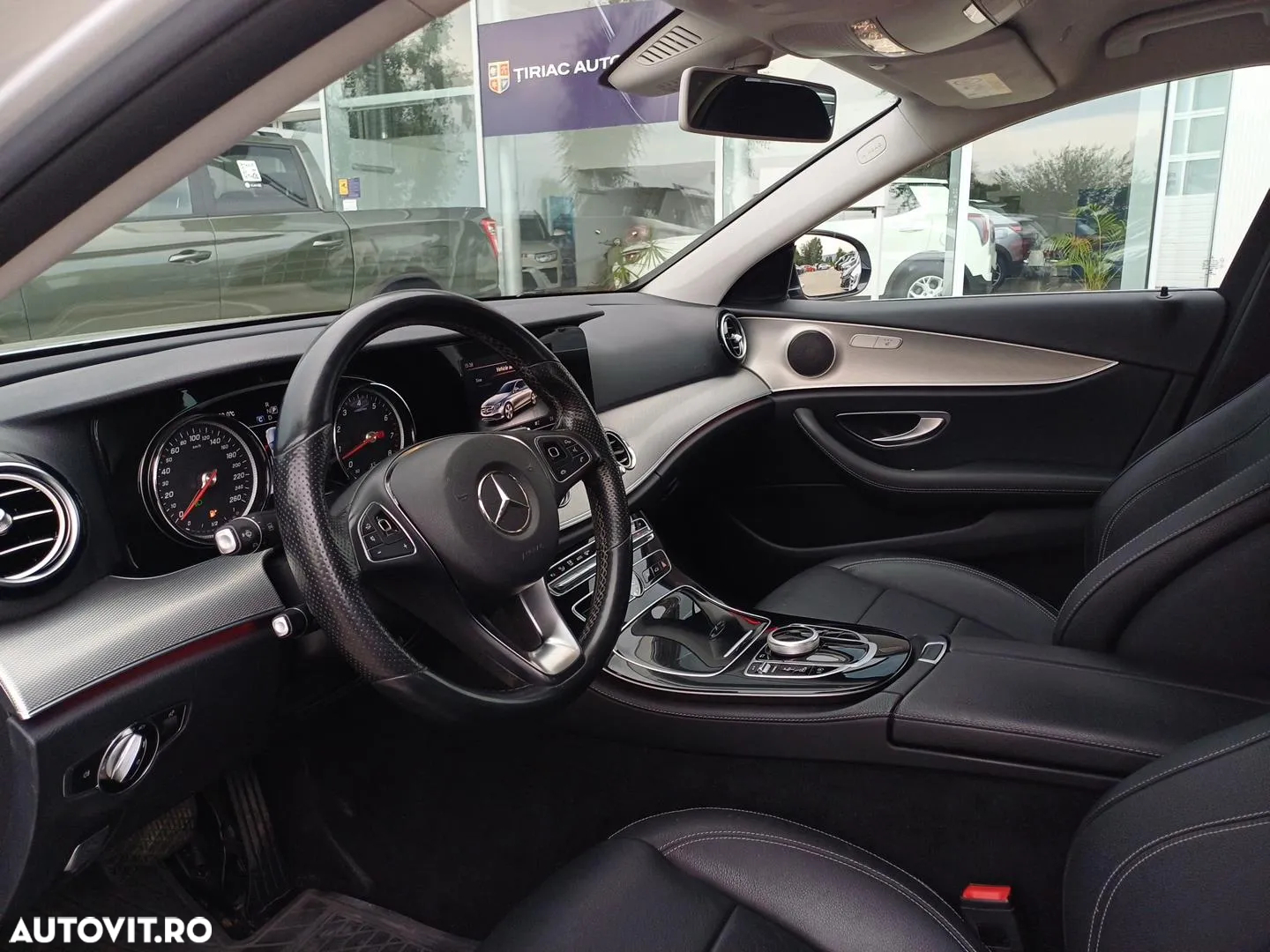 Mercedes-Benz E 200 9G-TRONIC Exclusive - 11