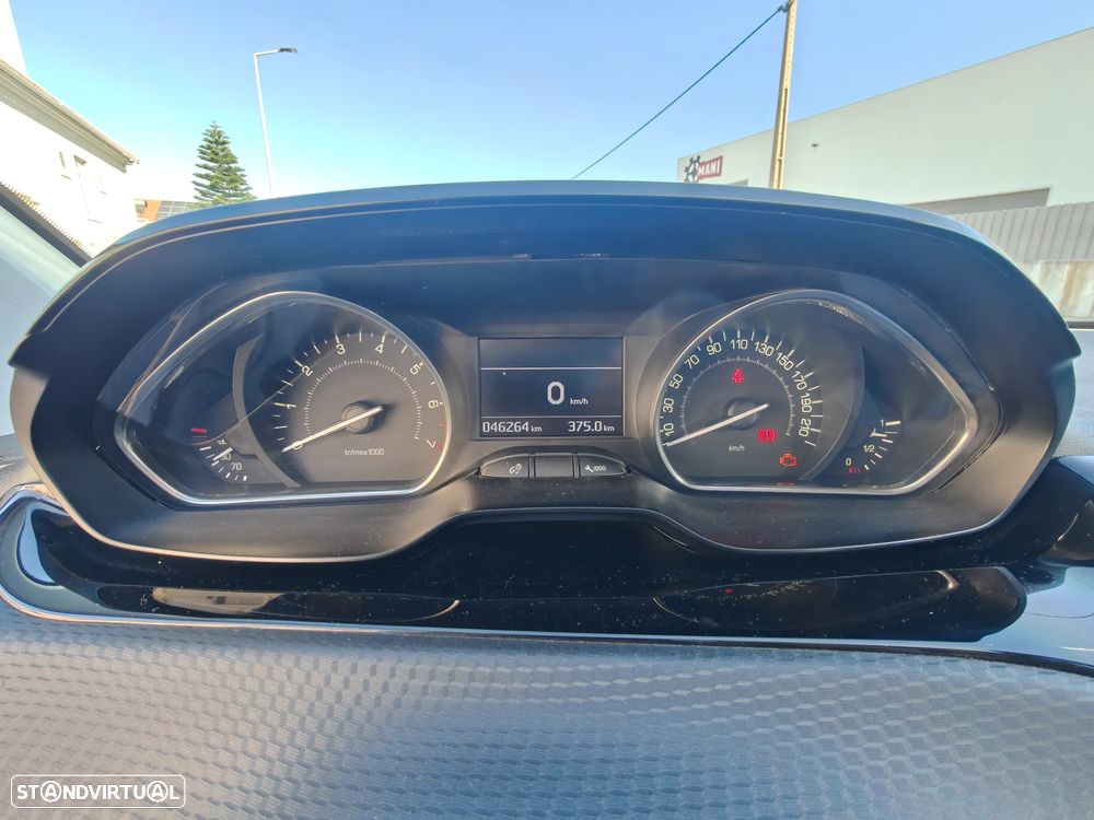 Peugeot 2008 1.2 PureTech Style - 8