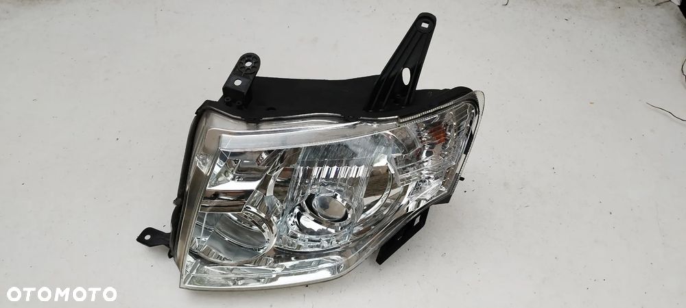 Mitsubishi Pajero IV V80 V90 2007-2013 Zwykła H11 H9 Lewa Oryginał Idealna 8301A349