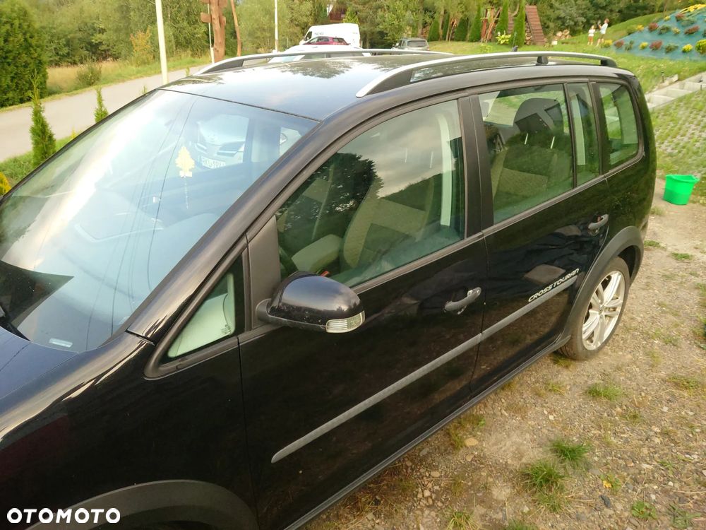 Volkswagen Touran 1.9 TDI DPF Cross DSG - 4