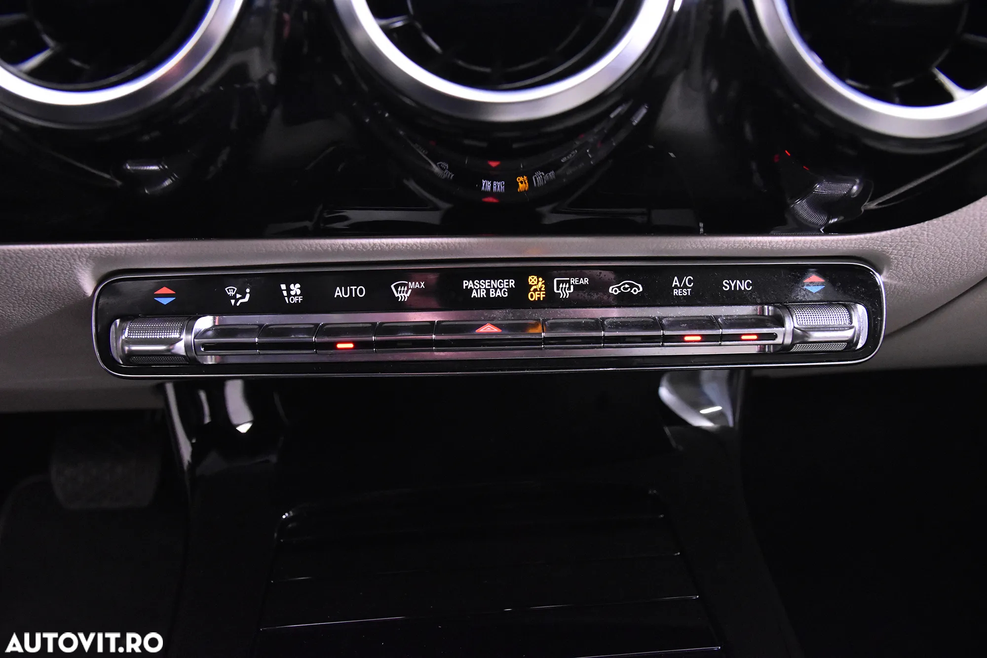 Mercedes-Benz CLA 180 7G-DCT - 18