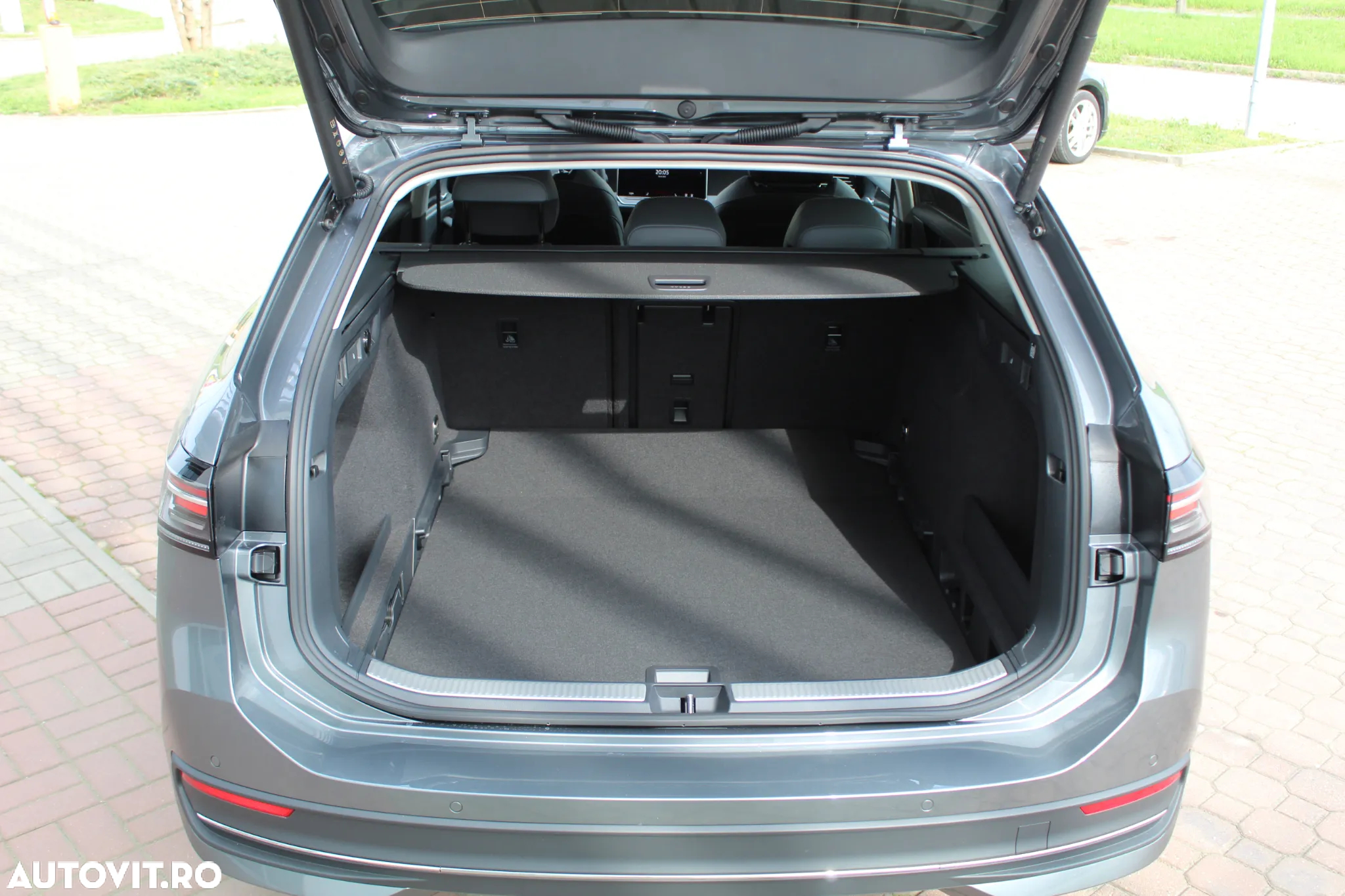 Volkswagen Passat Variant 2.0 TDI SCR DSG Business - 24