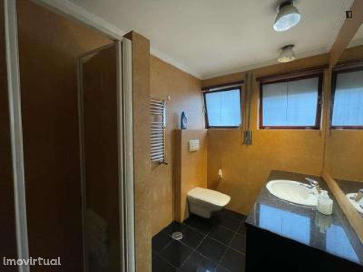 Quarto - localizado em Aveiro - Grande imagem: 4/5