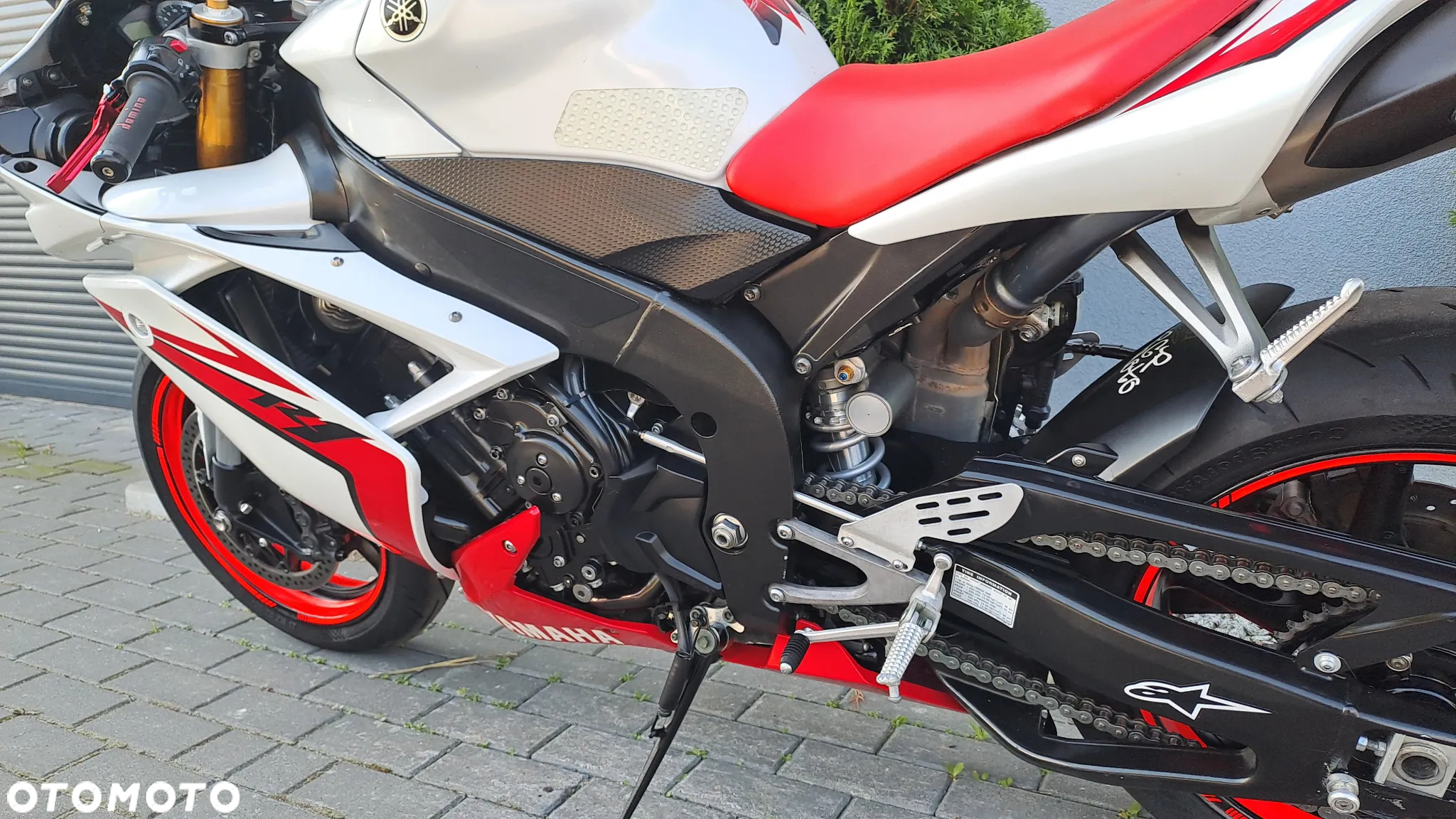 Yamaha R1 - 40