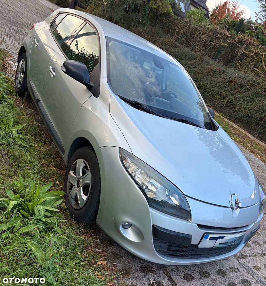 Renault Megane 2011 photo 2