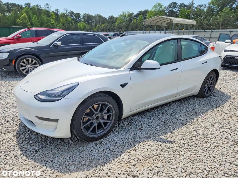 Tesla Model 3 - 1