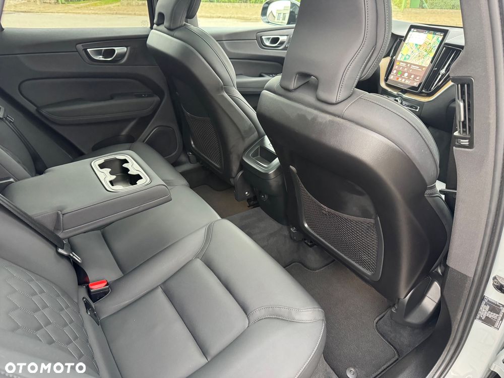 Volvo XC 60 B5 AWD Plus Dark - 30
