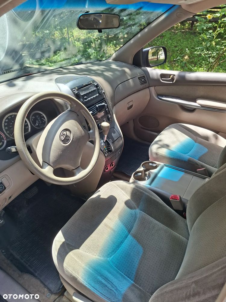 Toyota Sienna - 8