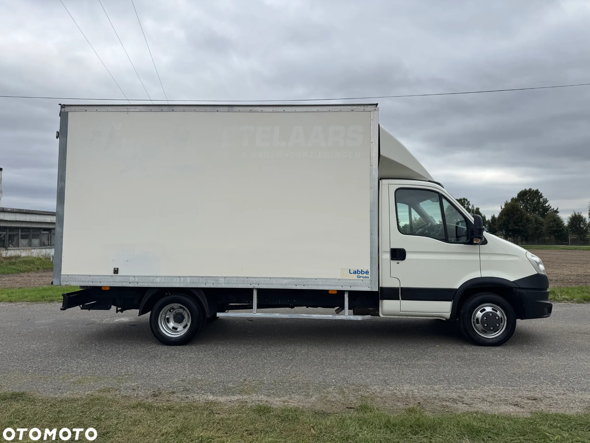 Iveco 35C15 * 3.0 / 150KM * Kontener / Rama * Koła bliźniacze * Rozstaw osi: 4.1m * - 8
