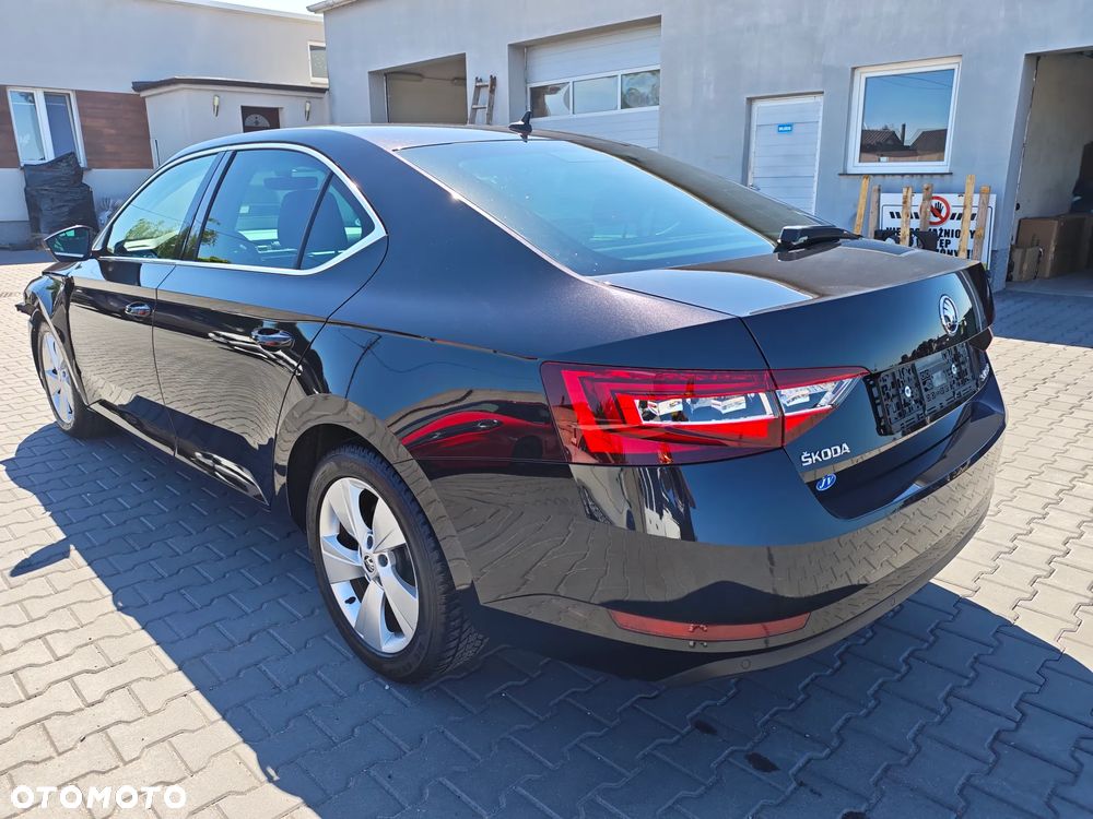 Skoda Superb 2.0 TDI DSG Premium Edition - 5