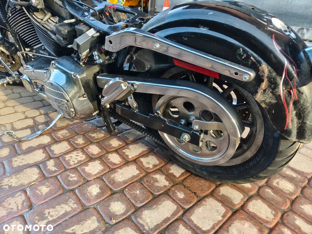 Harley-Davidson Dyna Super Glide - 38