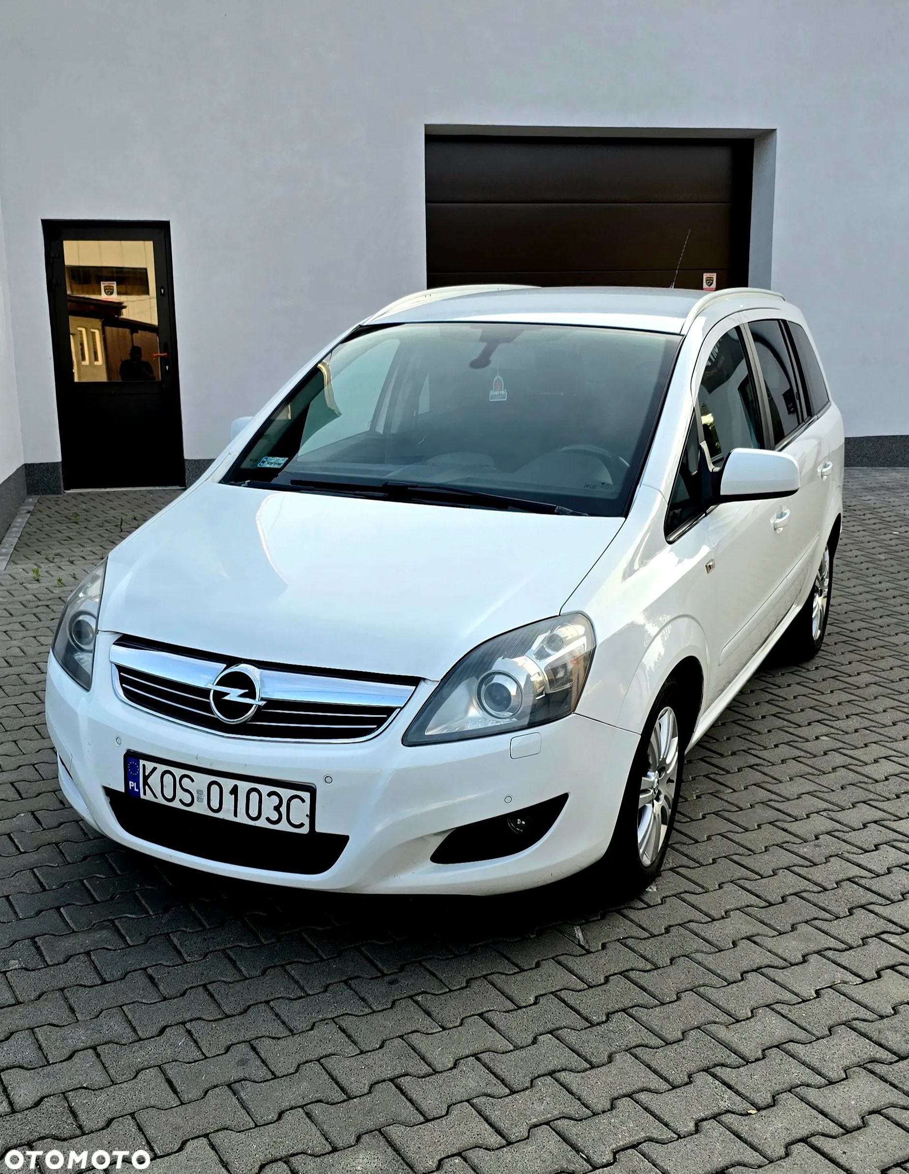 Opel Zafira 1.8 Cosmo EU5 - 1