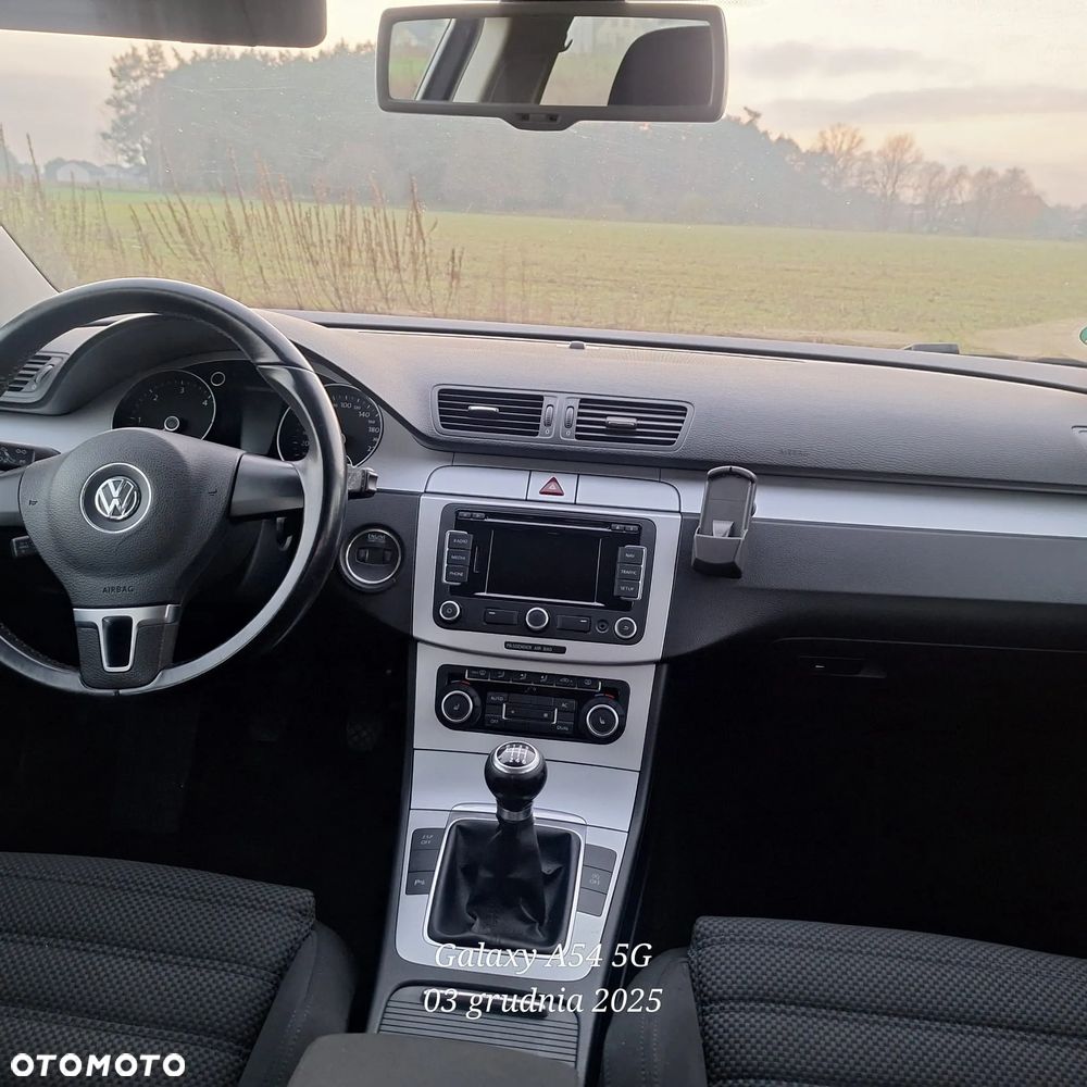 Volkswagen Passat 2.0 TDI DPF BlueMotion Technology Comfortline - 11