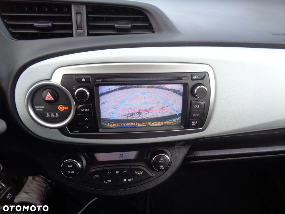 Toyota Yaris Hybrid 100 Life - 11