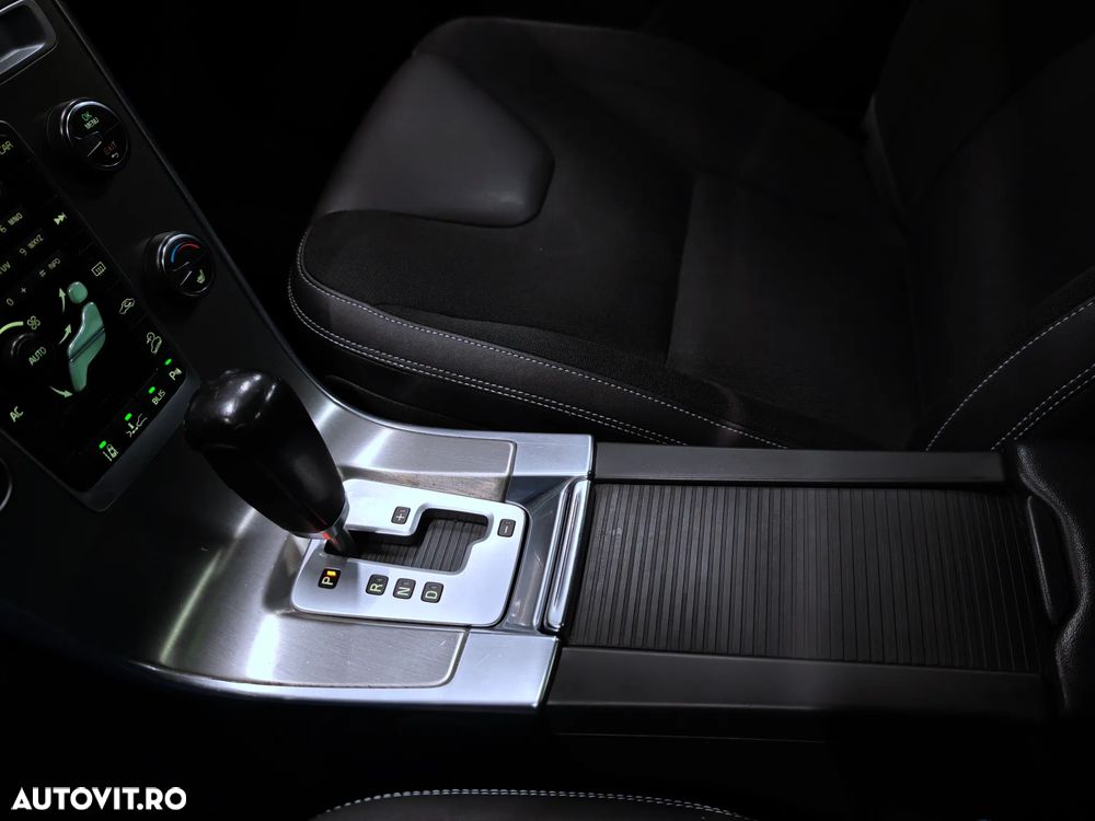 Volvo XC 60 2.4D AWD Aut. Momentum - 23