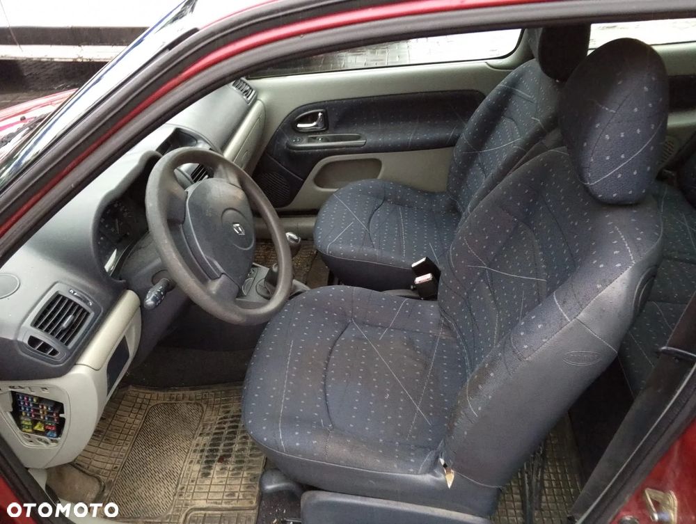 Renault Clio II (01-03r.) 1.2 B 58KM. Silnik D7F 710 Skrzynia  JB1514 lakier NV713/ NV 713.Cały na części. GWARANCJA !!! Przód Tył Zestaw Komplet Drzwi Klapa Zderzak Błotnik Maska Grill Atrapa Szyba Pas Lampa Lusterko Boczki Fotel Kanapa Kokpit Deska Rozdzielcza Przełącznik Włącznik Sterownik Przewody Wiązka Instalacja Moduł Komputer Czujnik Listwa Pompa Alternator Wtryski Głowica Rozrusznik Kompresor Sprzęgło Dwumas Silnik Skrzynia ABS Klimatyzacji Paliwa Wspomagania Kolektor Turbina Przepustnica Zawór Chłodnica Koło Hak Belka Sanki Zawieszenie Mcpherson Półoś Amortyzator Wydech Tłumik Zacisk Most - 8