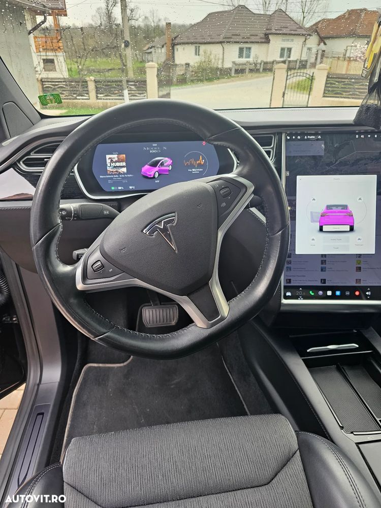 Tesla Model X - 22