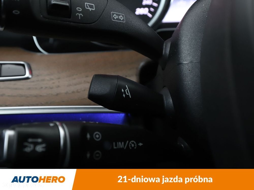 Mercedes-Benz Klasa E 220 d 4-Matic 9G-TRONIC - 35