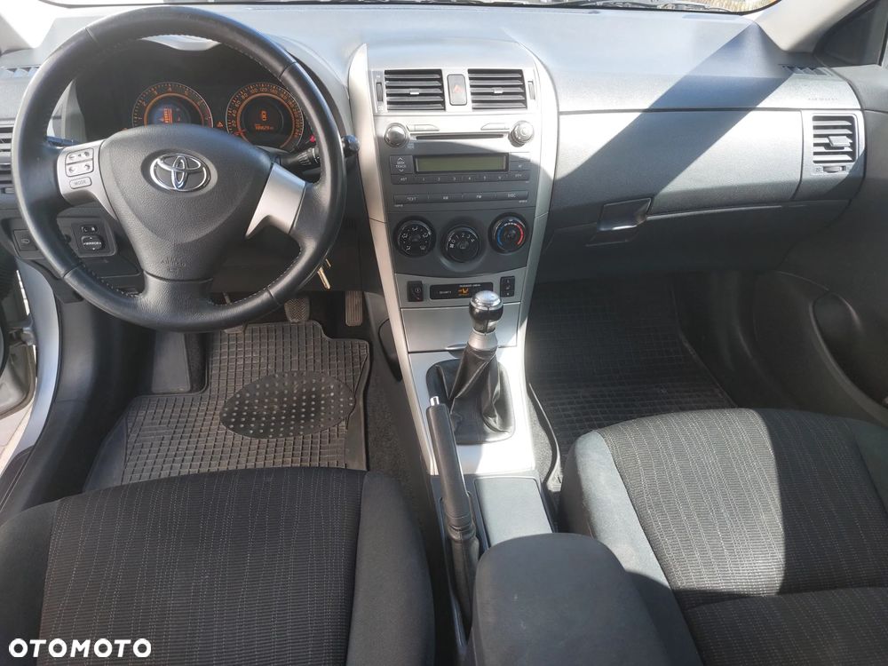 Toyota Corolla 1.6 VVT-i Luna - 5