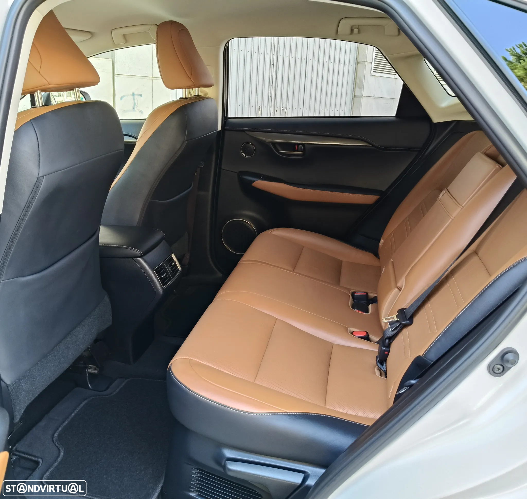 Lexus NX 300h Executive+ - 29