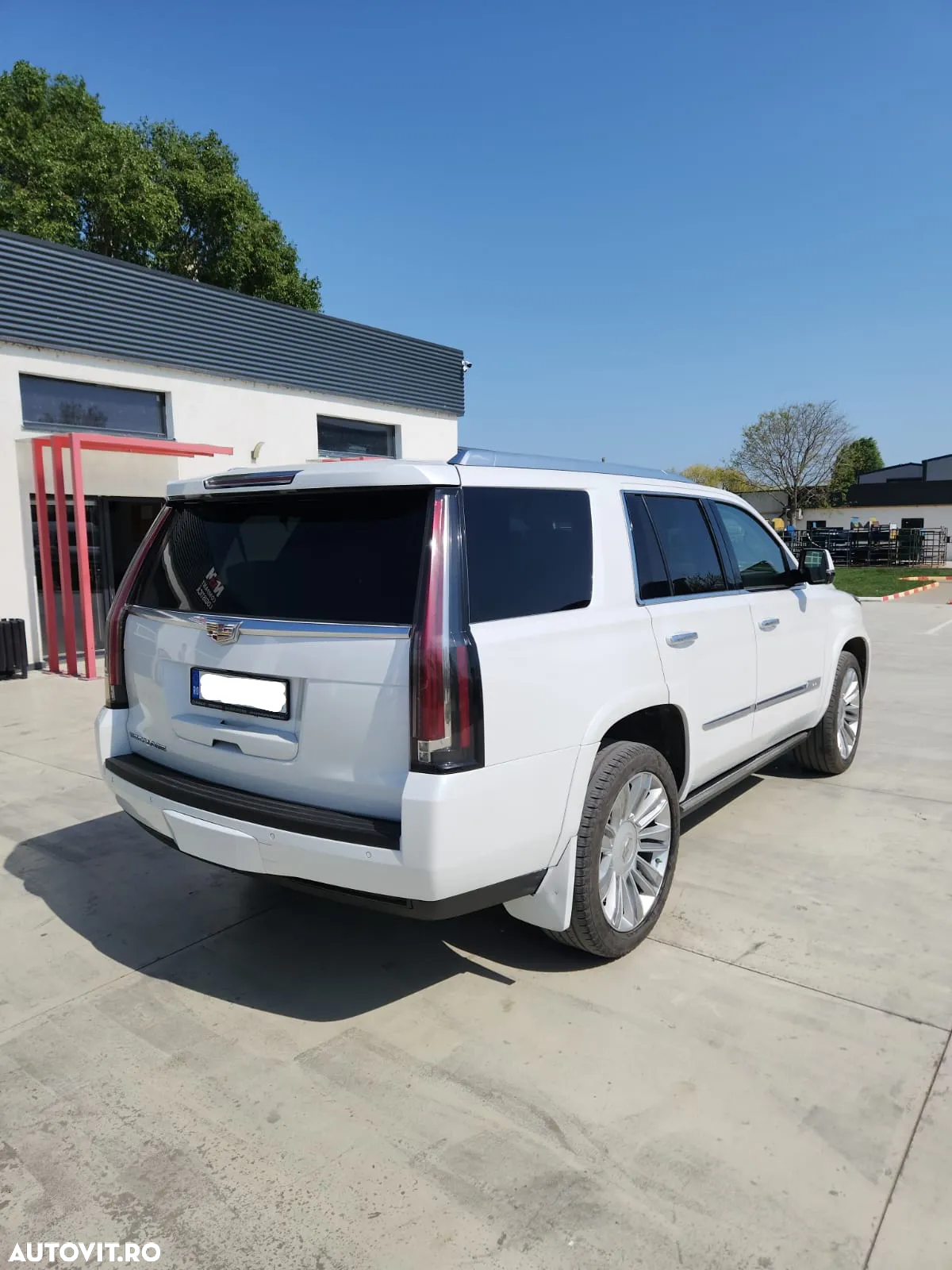 Cadillac Escalade - 8