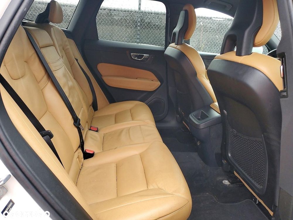 Volvo XC 60 - 38