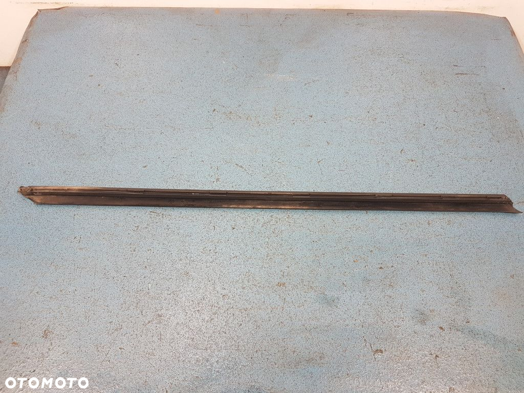 AUDI A4 B5 KOMBI LISTWA DOLNA DRZWI PRAWY PRZÓD - 4
