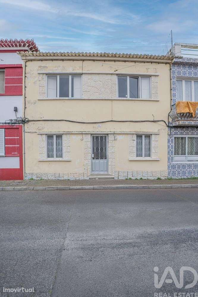 Moradia geminada T4 em Praia da Vitória de 148,6 m2 - Grande imagem: 2/17